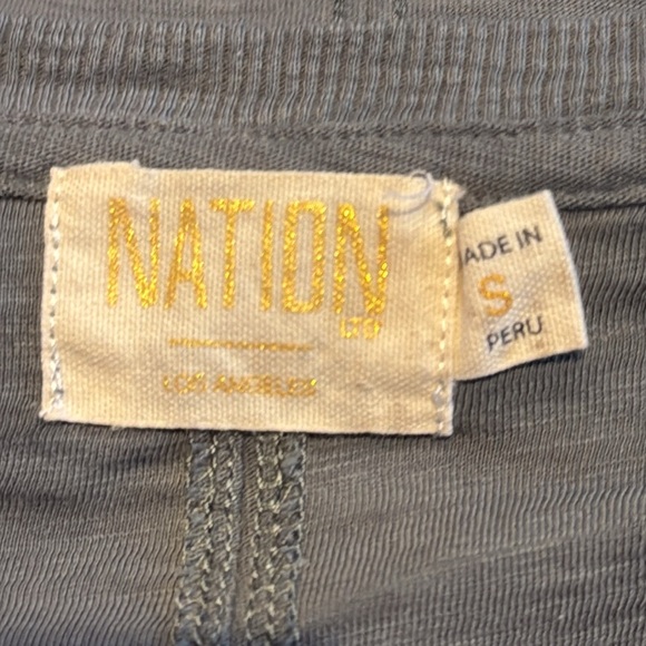 Nation Women’s Small Short Sleeve T Shirt V Neck Slit Cropped Rolled Sleeve - Picture 5 of 6